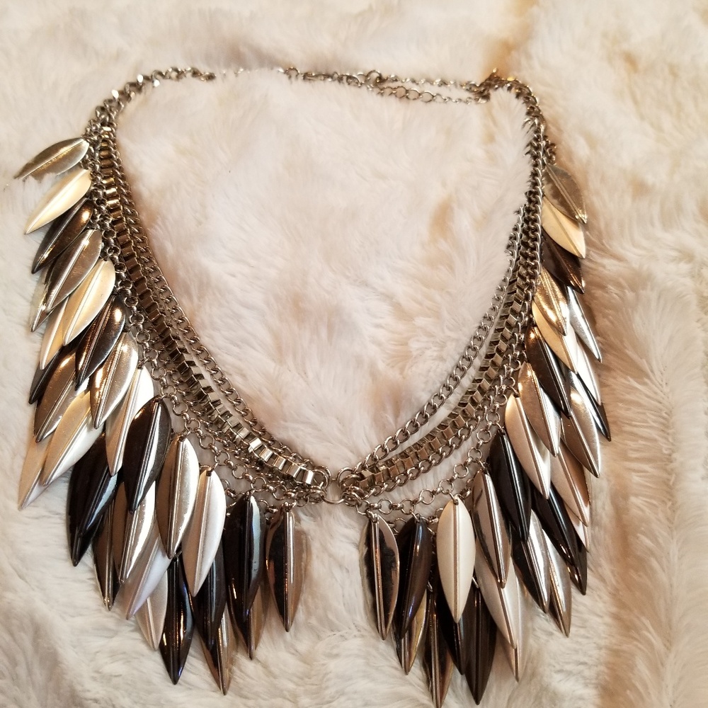 Tribal look collar necklace